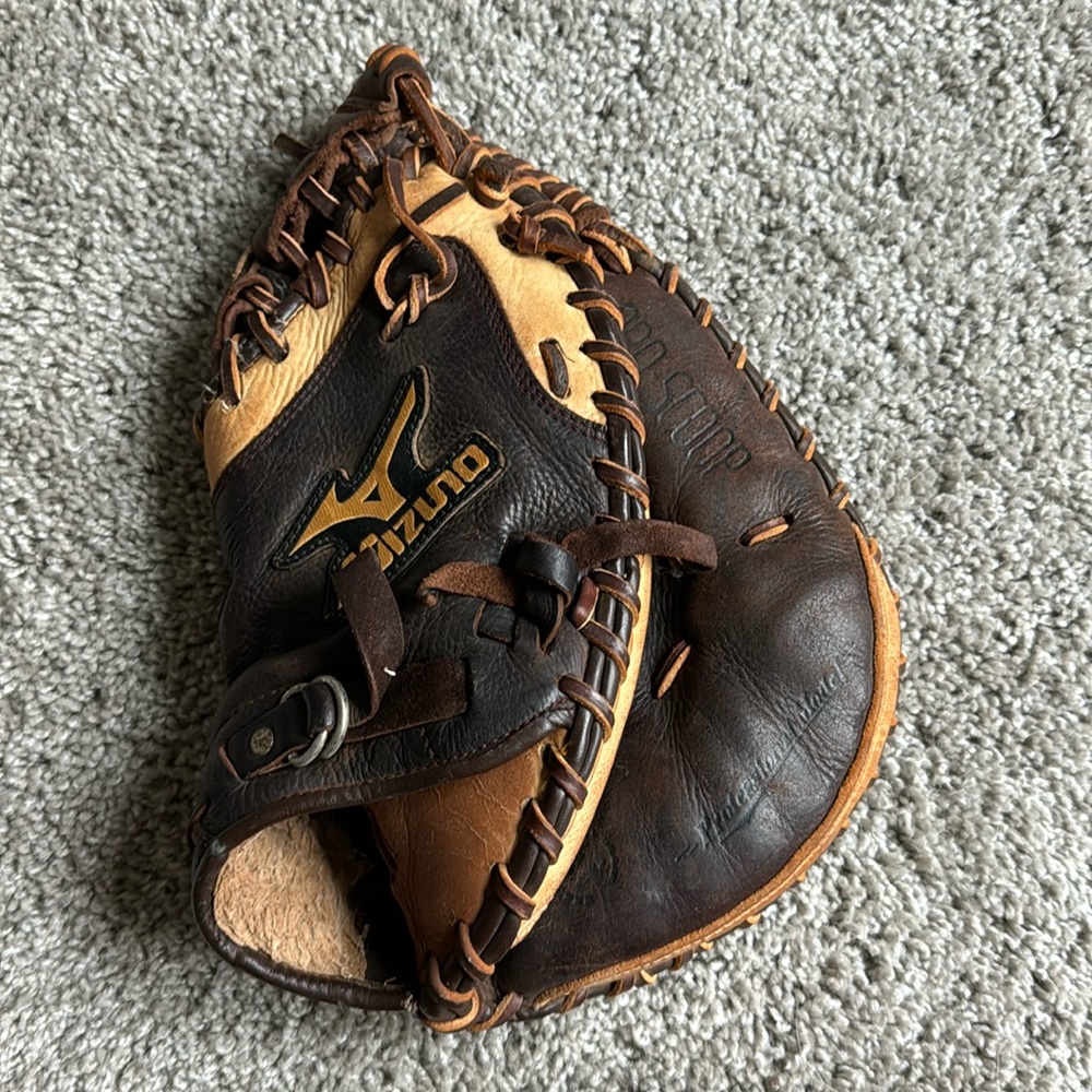 Mizuno catcher glove